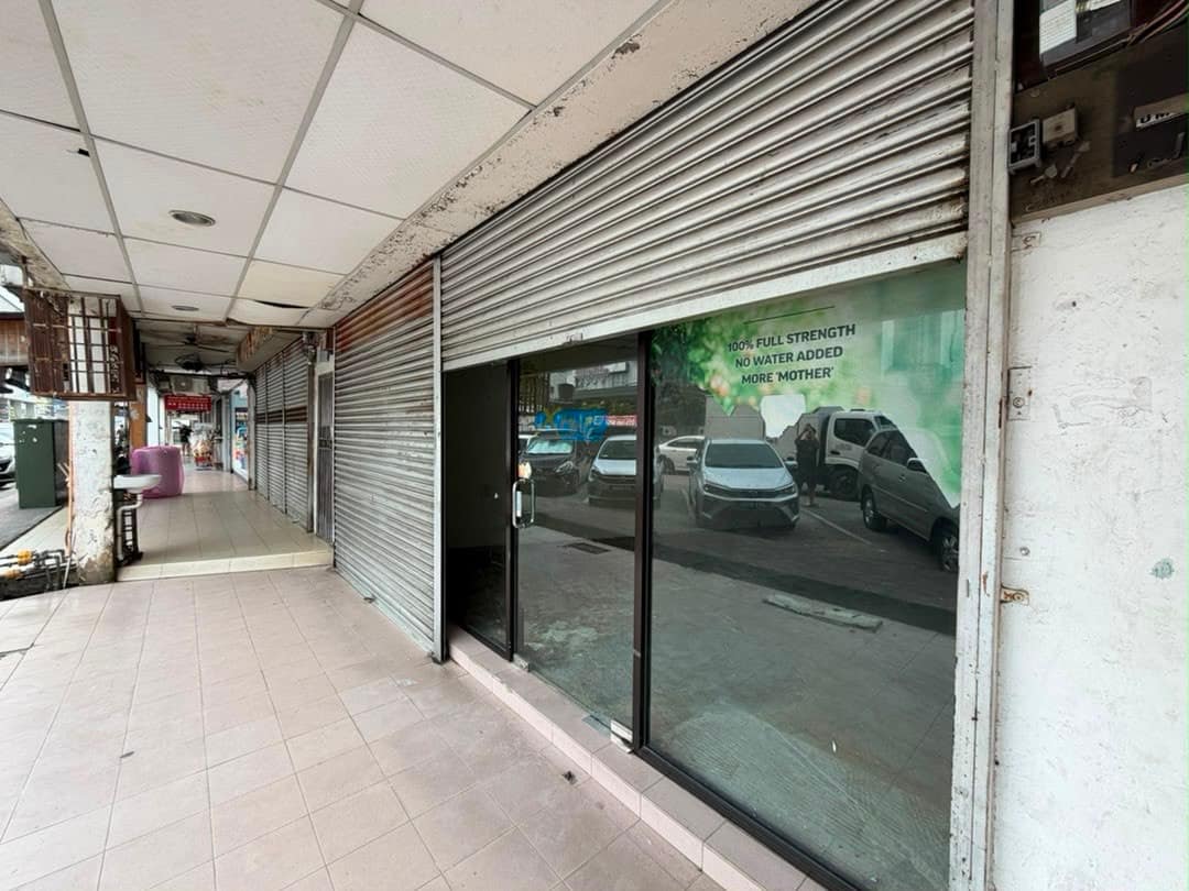 3 Storey shop Ground Floor Taman Pelangi – photo 1