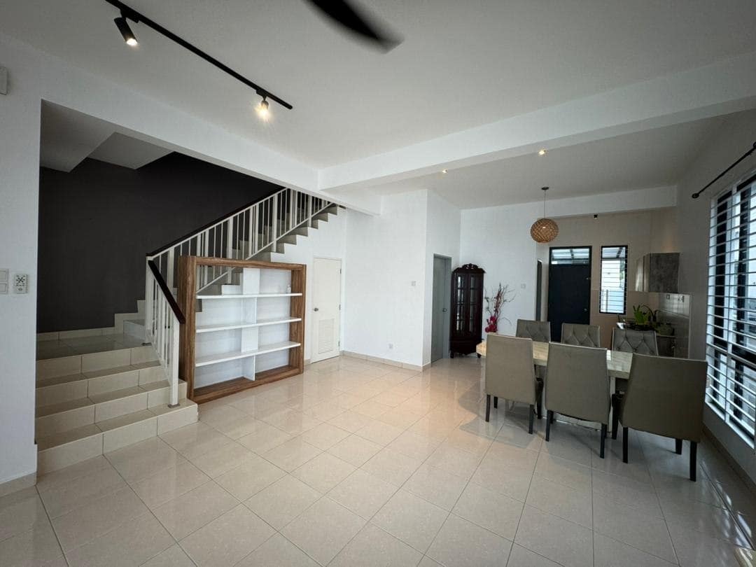 Double Storey End Lot House Taman Austin Duta – photo 1