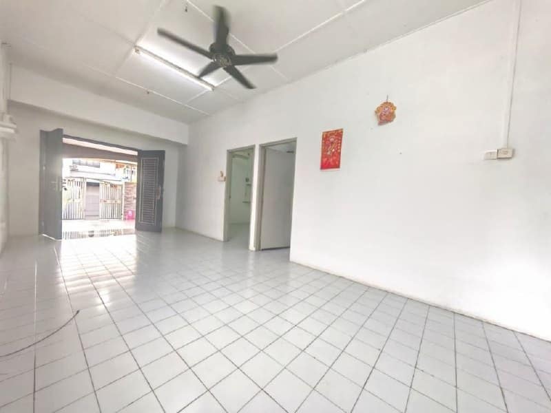Single Storey End Lot Taman Johor Jaya – photo 1