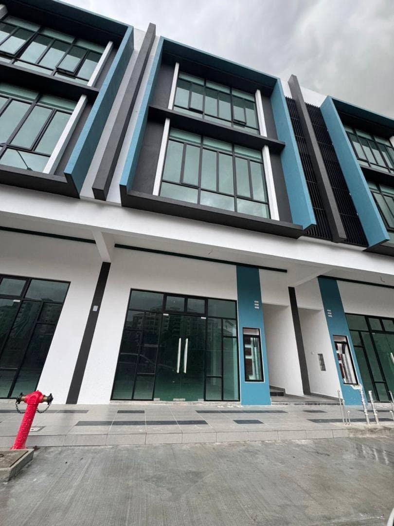 3-Storey Shop Lot Permas Avenue, Permas Jaya – photo 1