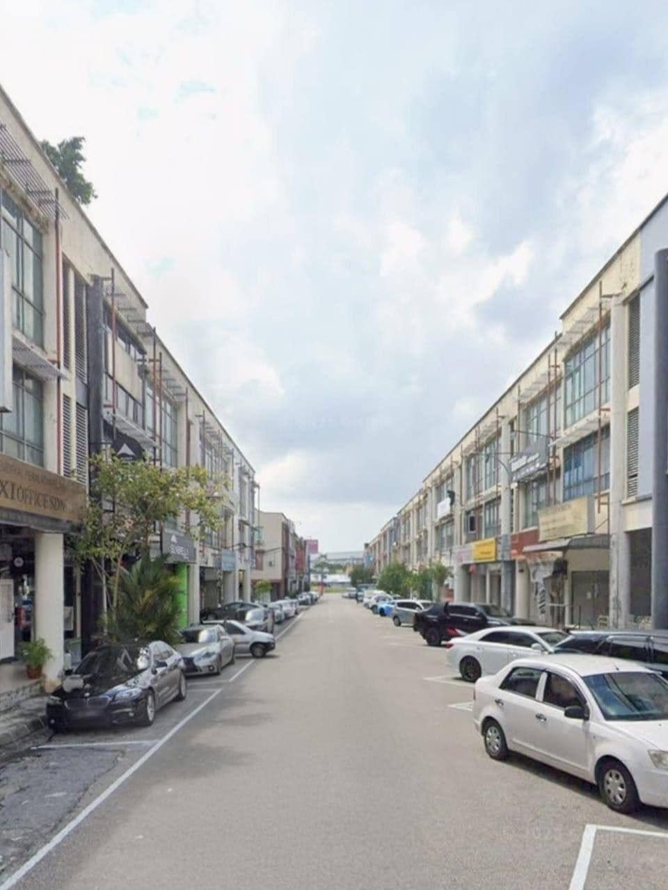 3-Storey Shoplot Desa Tebrau – photo 1