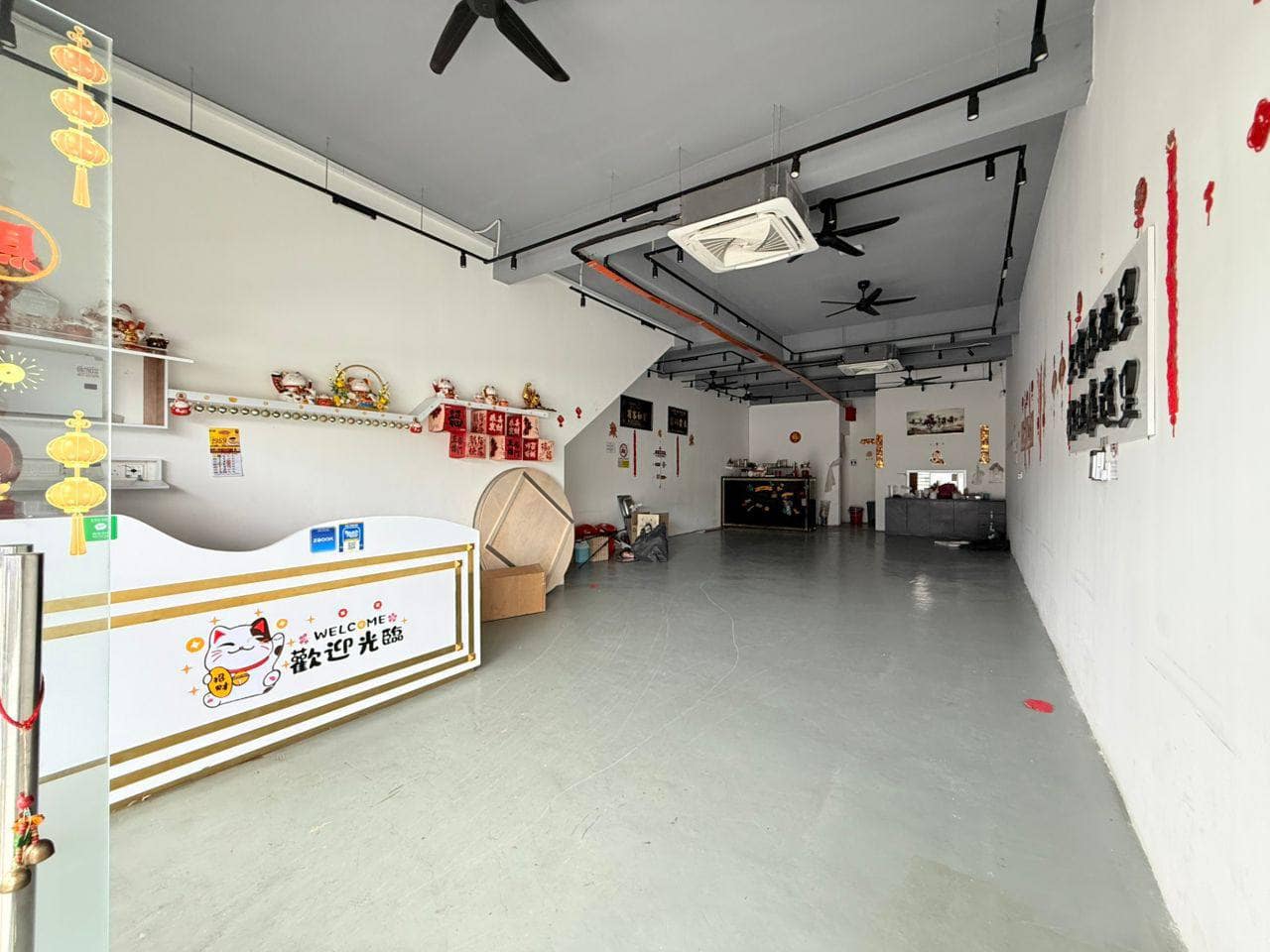 3-Storey Shop Lot Crest Austin Mount Austin – photo 1
