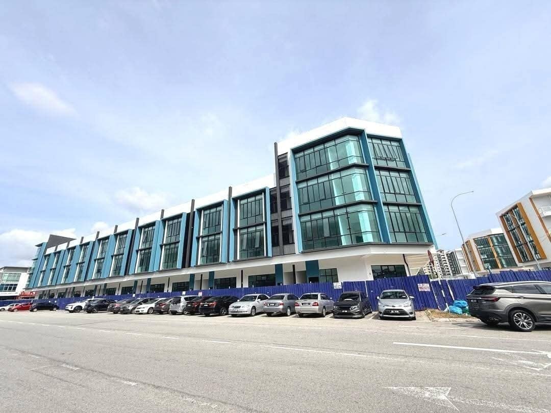 3 Storey Shoplot Permas Avenue – photo 1