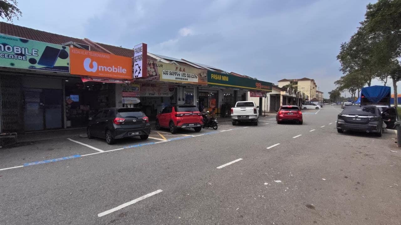 Single Storey Shop Bukit Indah – photo 1