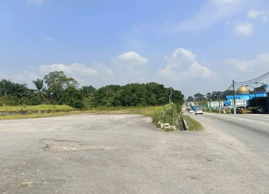 Land Mukim Plentong (Sg. Tiram) – photo 1