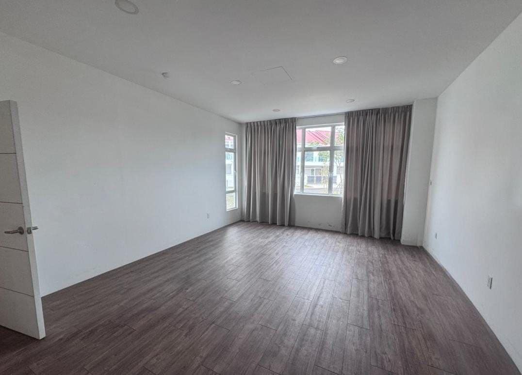 3-Storey Commercial Shoplot Taman Mount Austin – photo 1