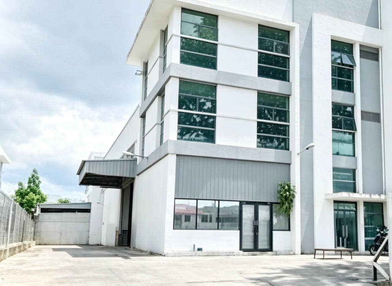 3 Storey Cluster Factory Taman Mount Austin – photo 1