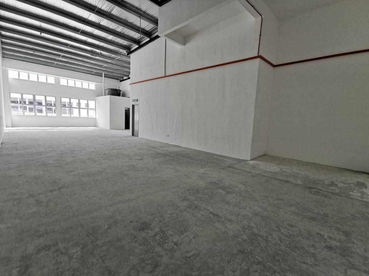 1.5 sty terrace factory Taman Mount Austin – photo 1