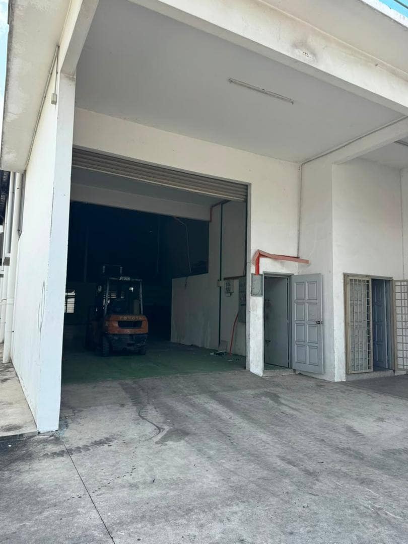 1.5-Storey Semi-D Factory Kempas Utama – photo 1