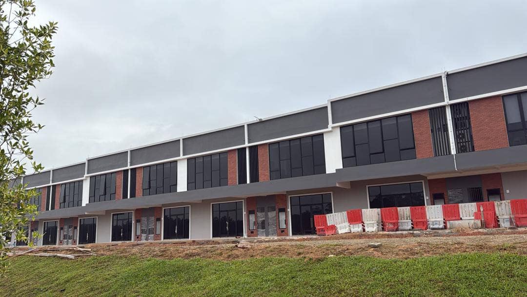 1.5-Storey Terrace Factory Akasia Industrial Park Ulu Tiram – photo 1
