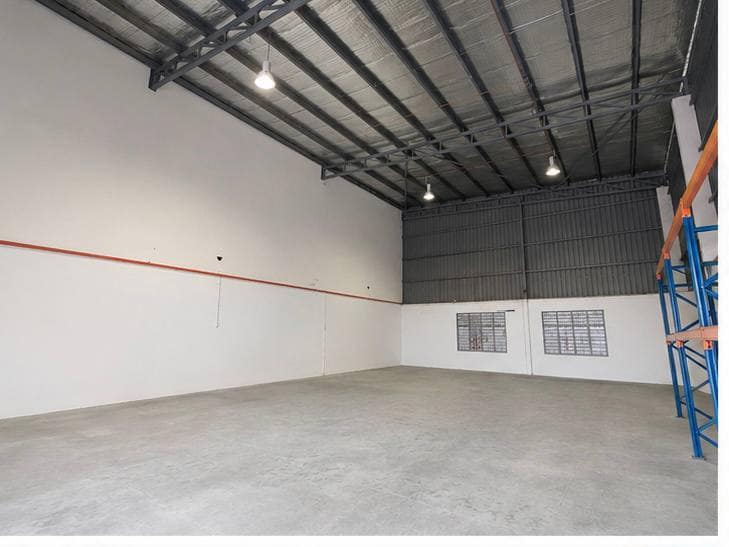 1.5-Storey Semi-Detached Factory Kempas Utama – photo 1