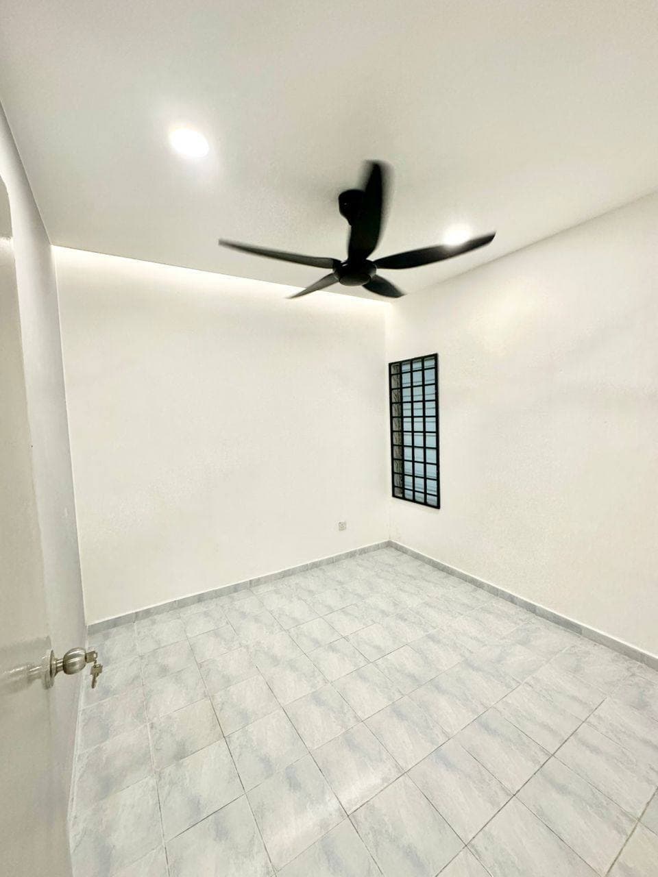 Low Cost Flat Taman Ungku Tun Aminah 8