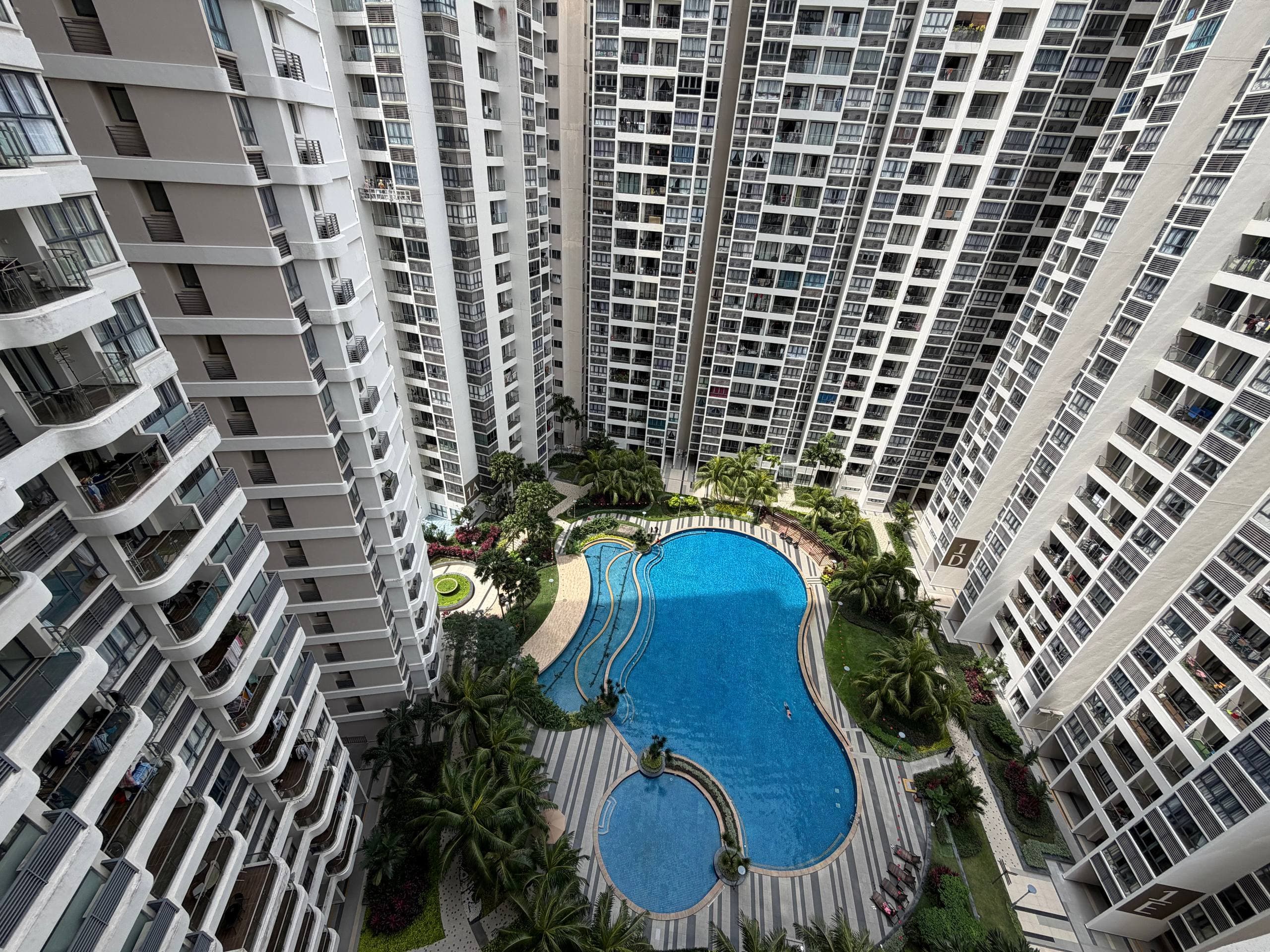 Condominium Country Garden Danga Bay 4