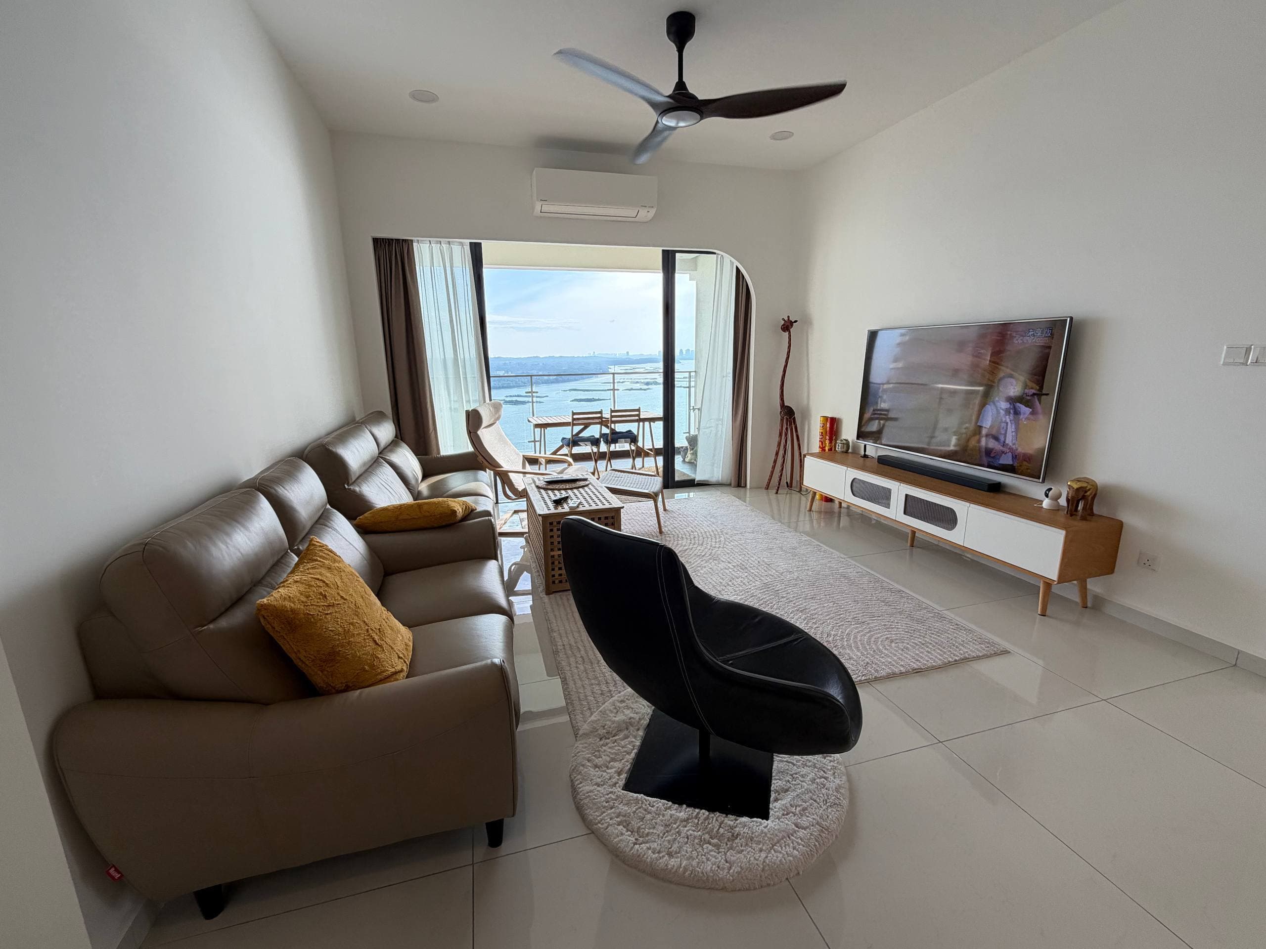 Corner Unit Country Garden Danga Bay