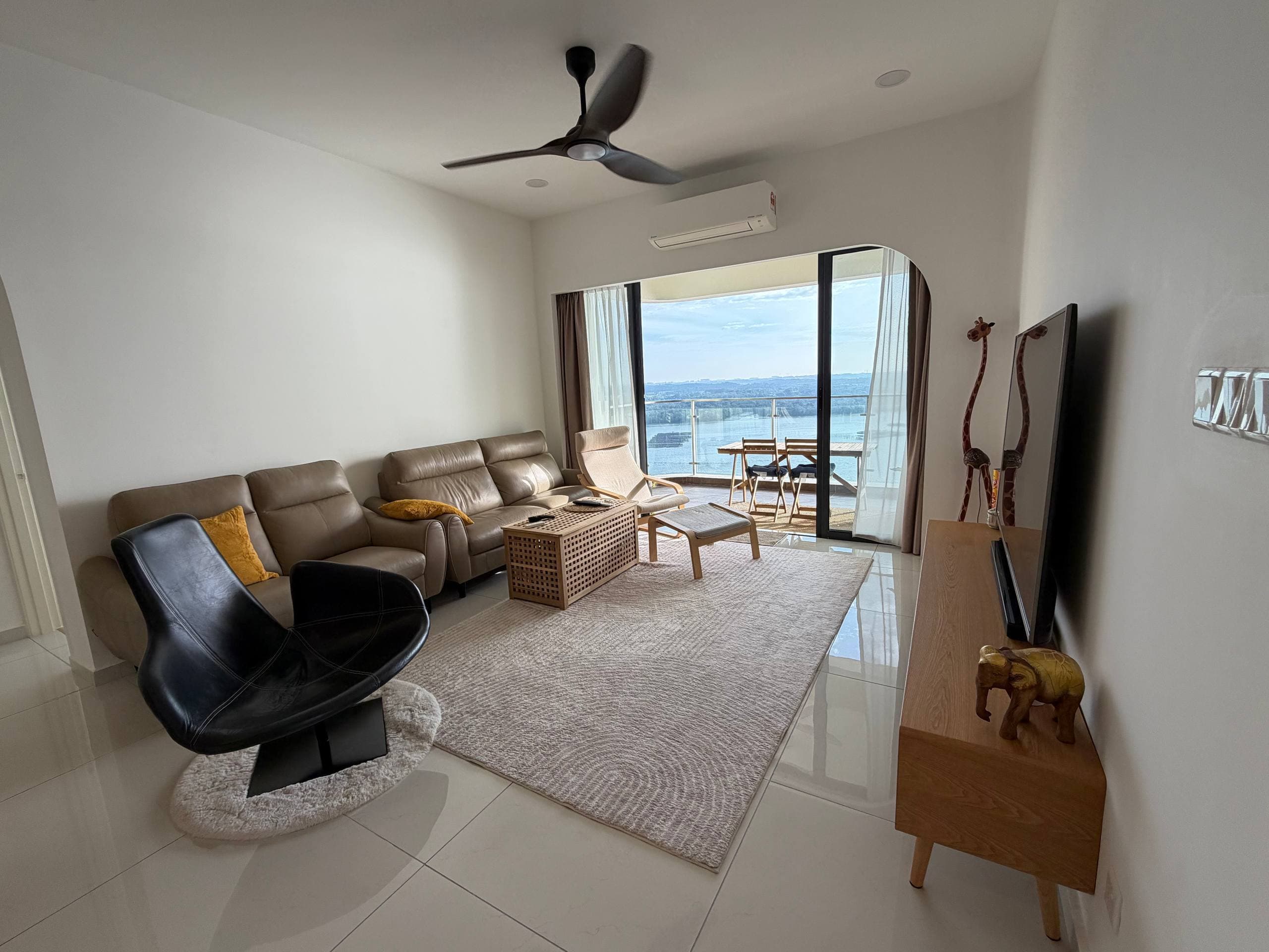 Corner Unit Country Garden Danga Bay 2