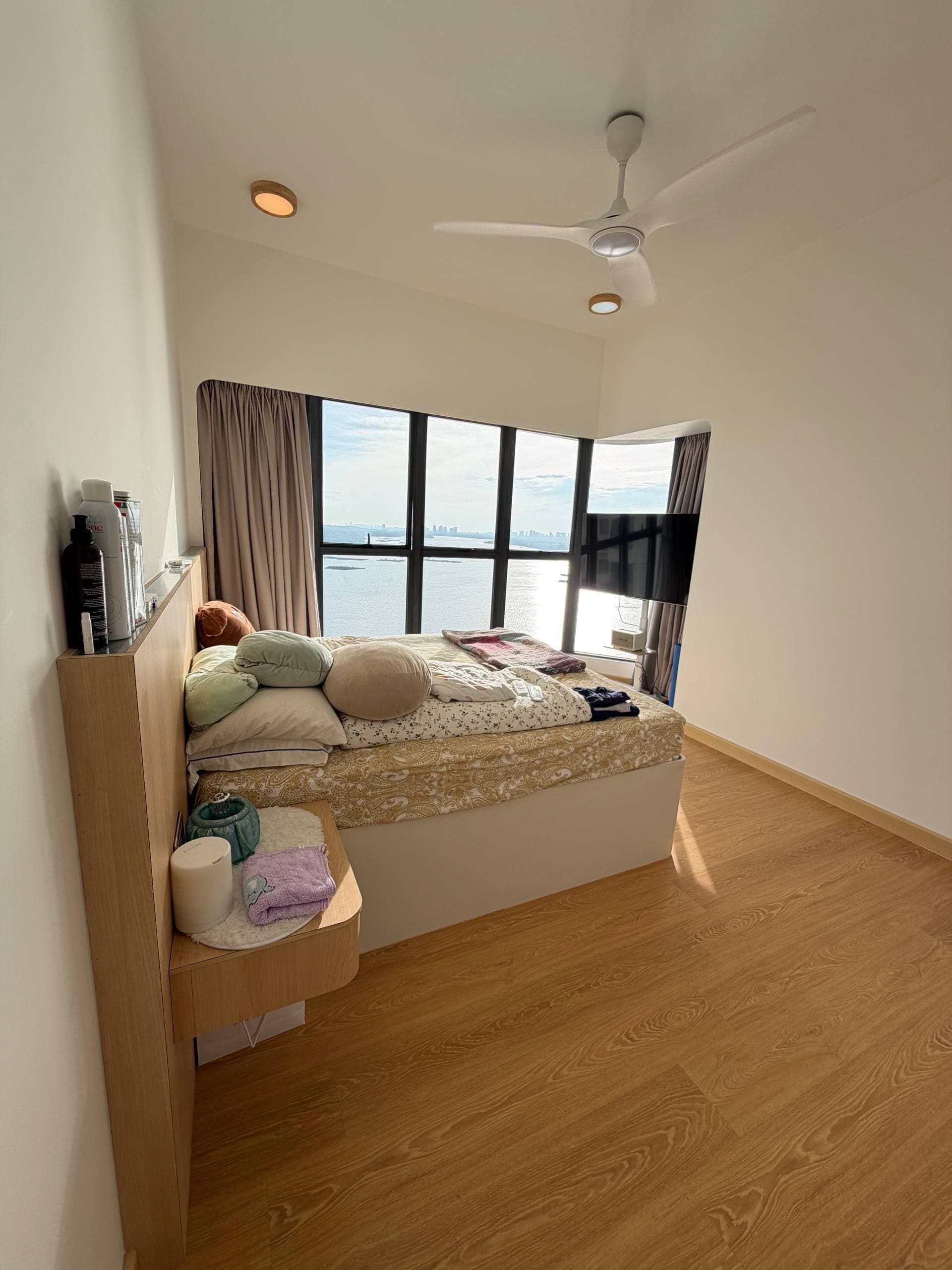 Corner Unit Country Garden Danga Bay 15