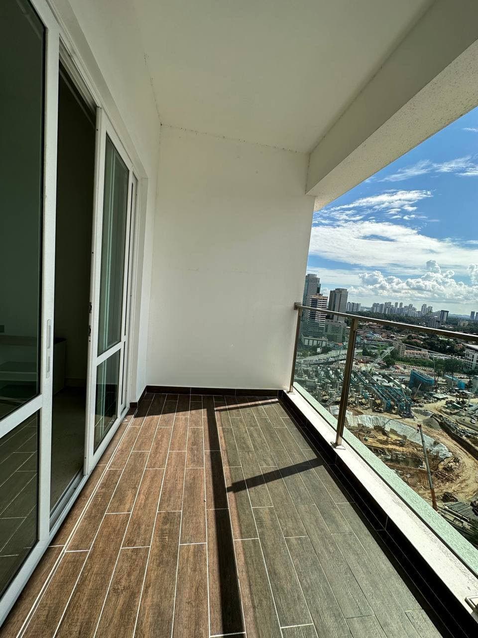 Condominium TriTower Residence 15