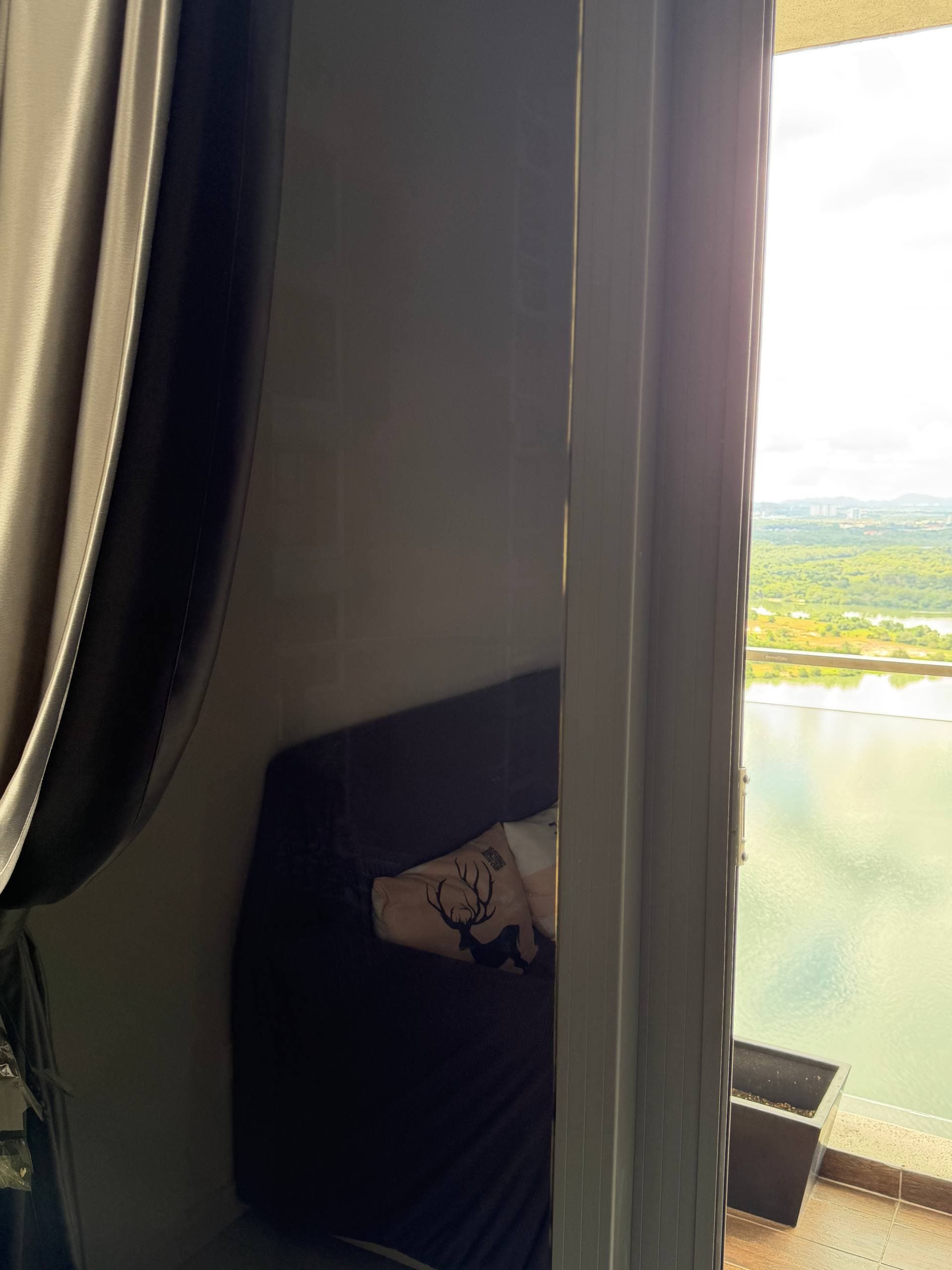 Condominium Country Garden Danga Bay 27