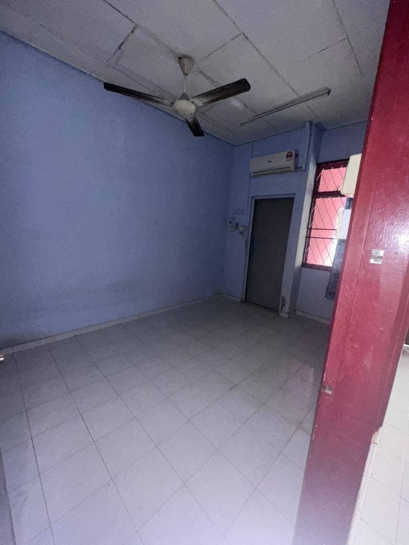 Single storey terrace house Taman Senai Utama 9
