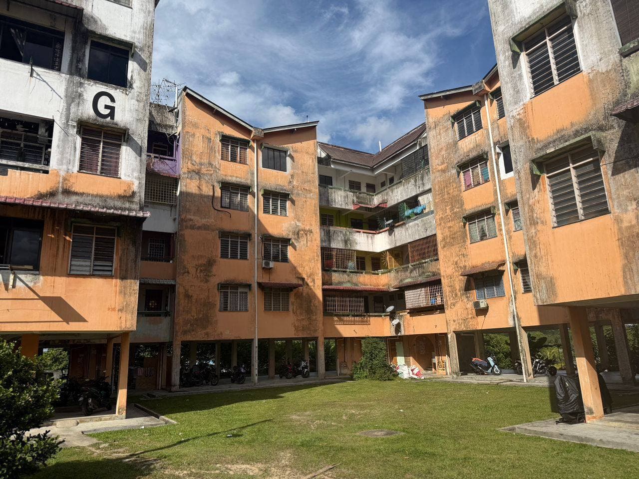 Low Cost Flat End Lot Taman Baiduri Perling
