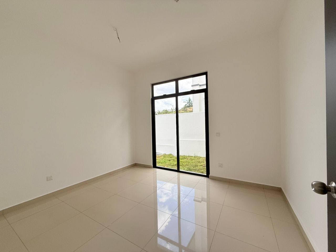 Double Storey Corner Lot The Commune Eco Botanic 9