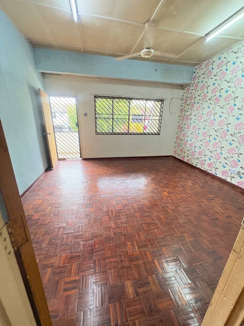 1.5 Storey intermediate lot Taman Bukit Kempas 3