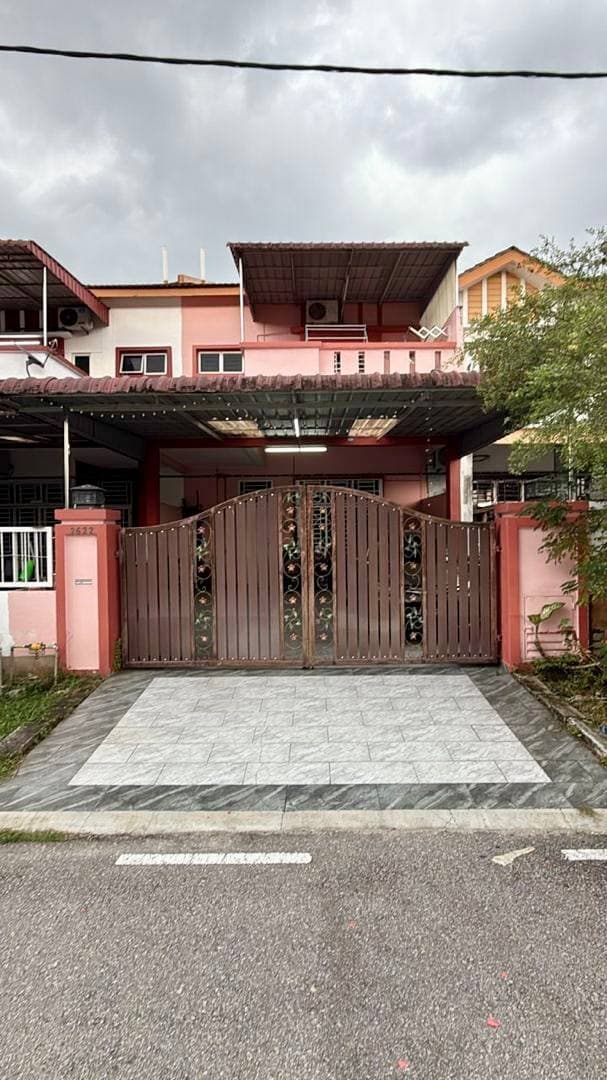 Double Storey Terrace House Jalan Merbau 3