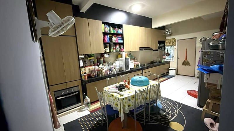 Double Storey Terrace House Jalan Merbau 4