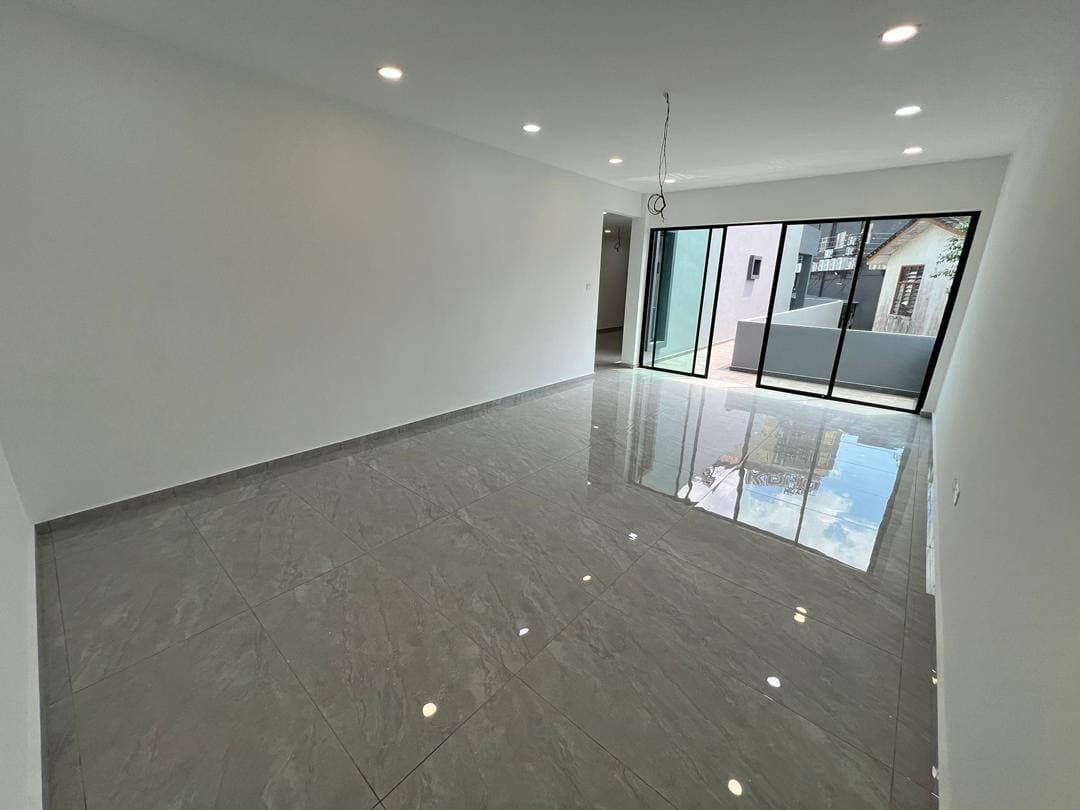 Low Cost Flat End Lot Taman Baiduri Perling 2