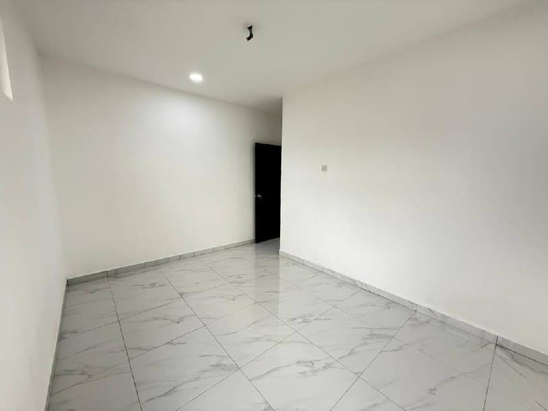 Medium Low Cost Apartment Larkin Idaman 4