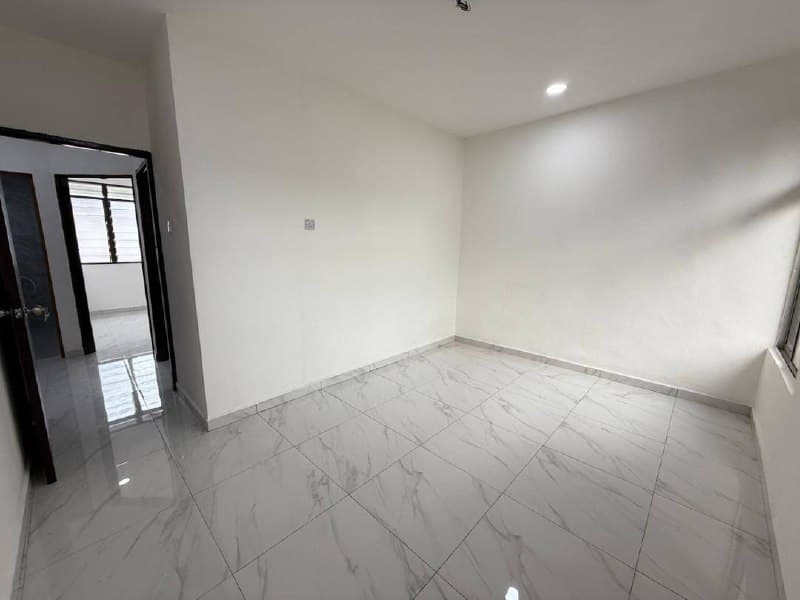 Medium Low Cost Apartment Larkin Idaman 2
