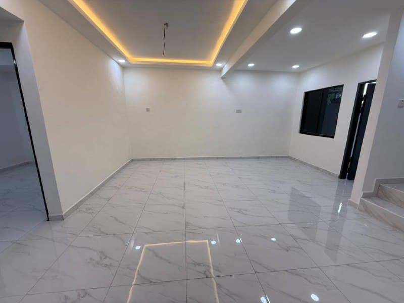 Medium Low Cost Apartment Larkin Idaman 12