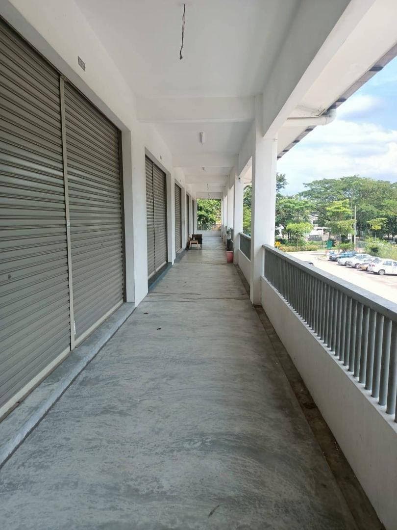 Upper Storey Shoplot Taman Molek 4