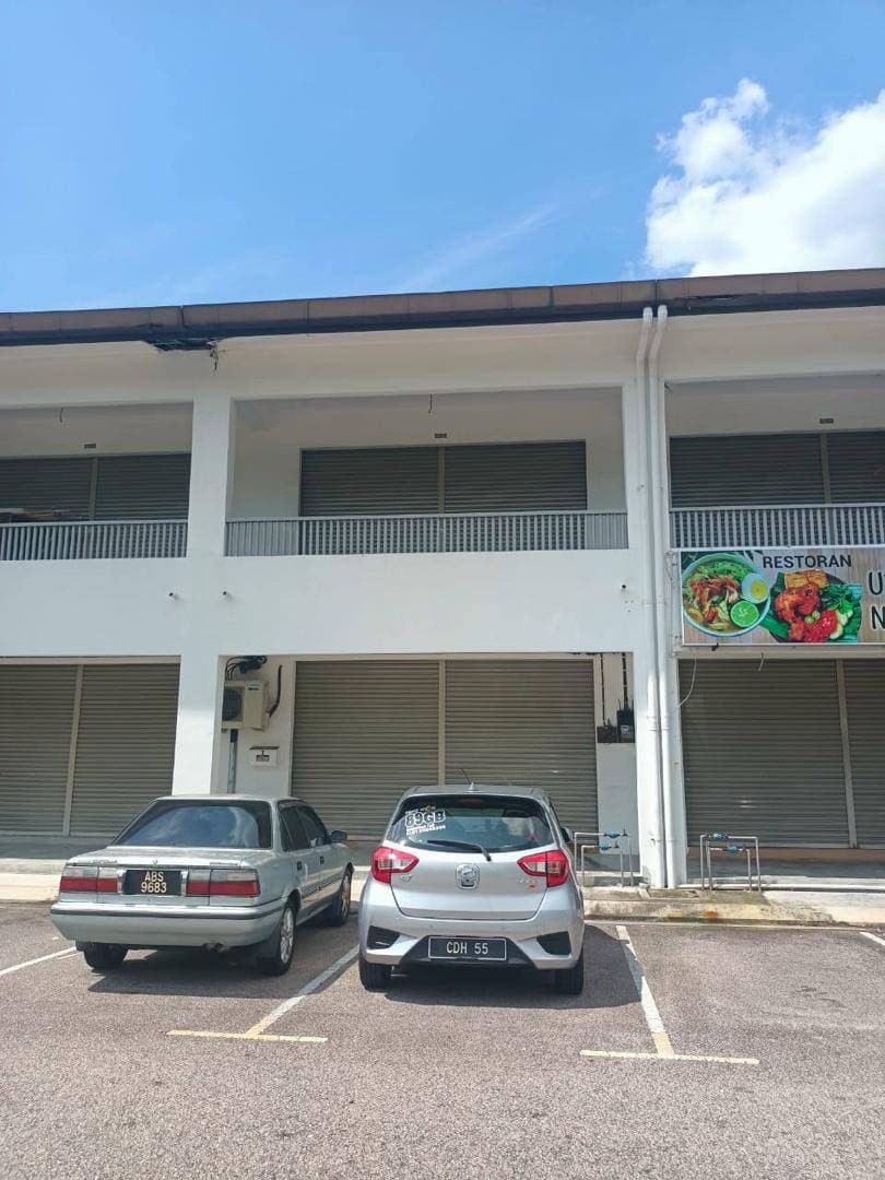 Upper Storey Shoplot Taman Molek 2