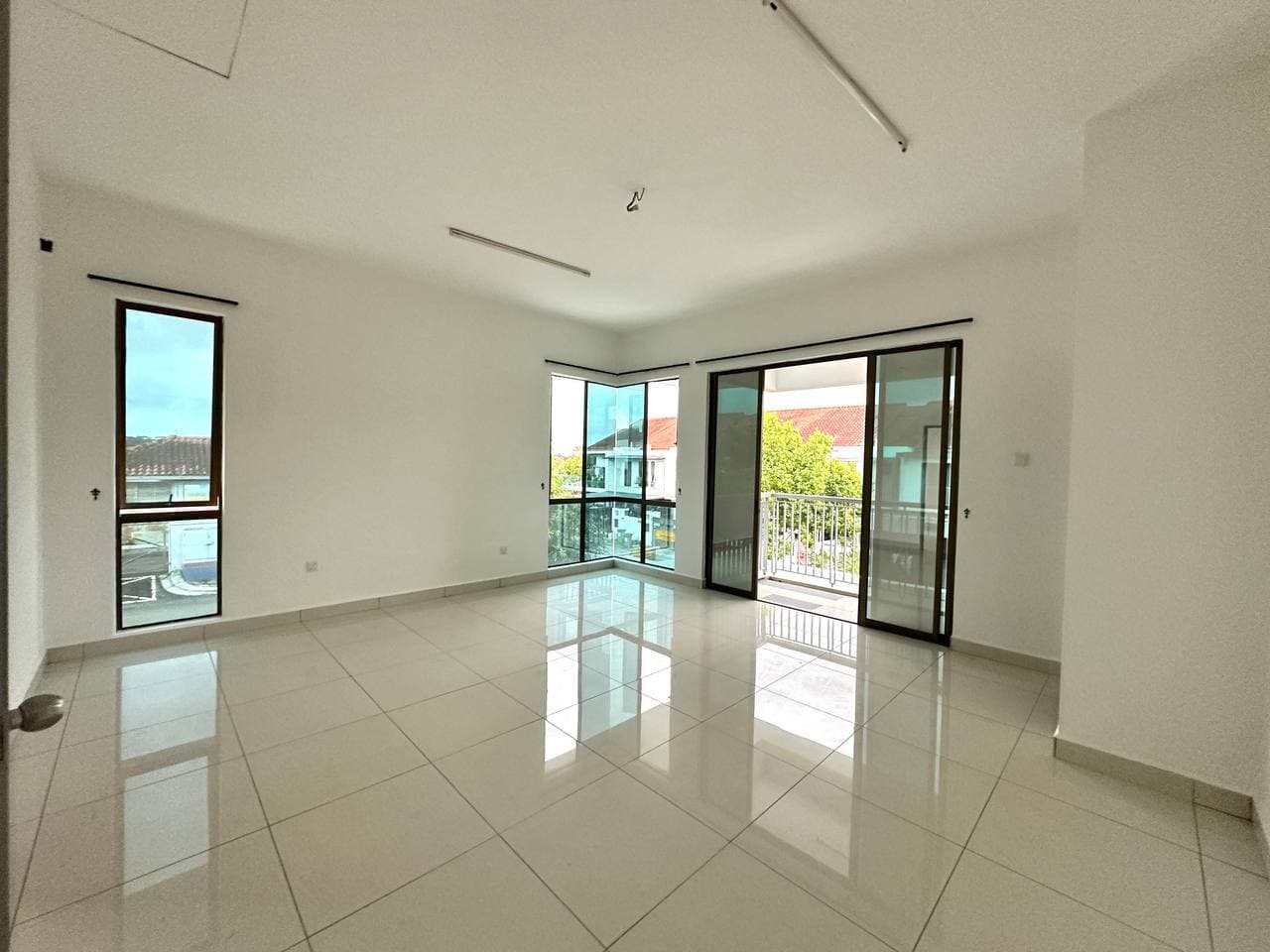 2 Storey Terrace Corner Bandar Dato Onn 17