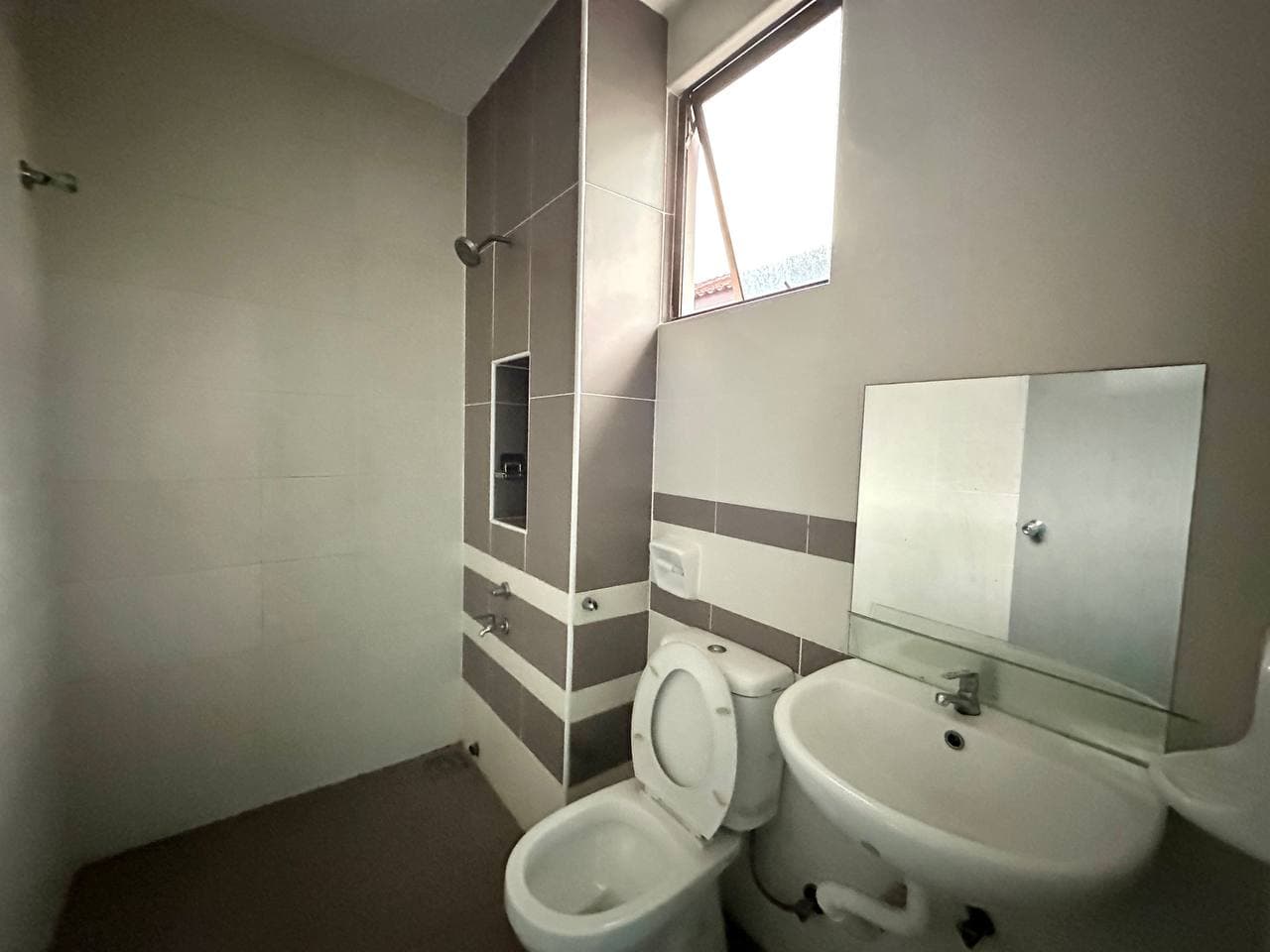 2 Storey Terrace Corner Bandar Dato Onn 27