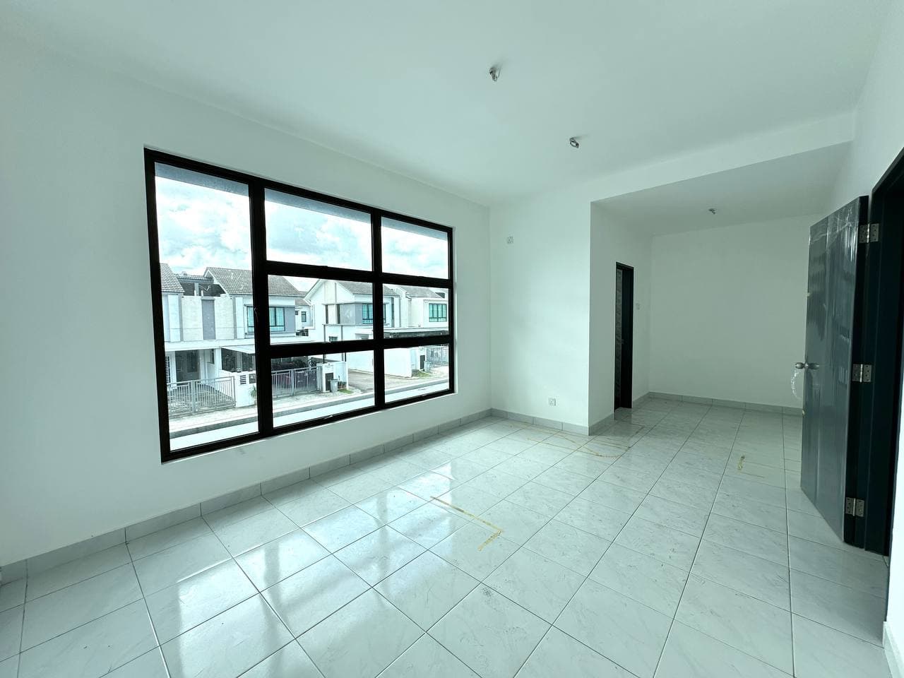 Double Storey Terrace Austin Duta 12