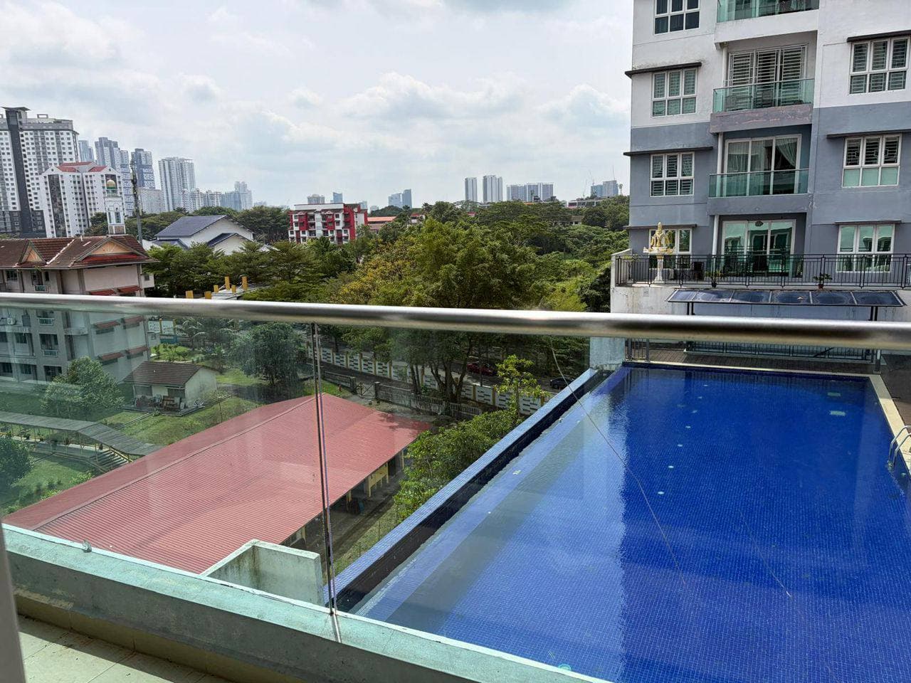 Season Luxury Apartment Larkin 5
