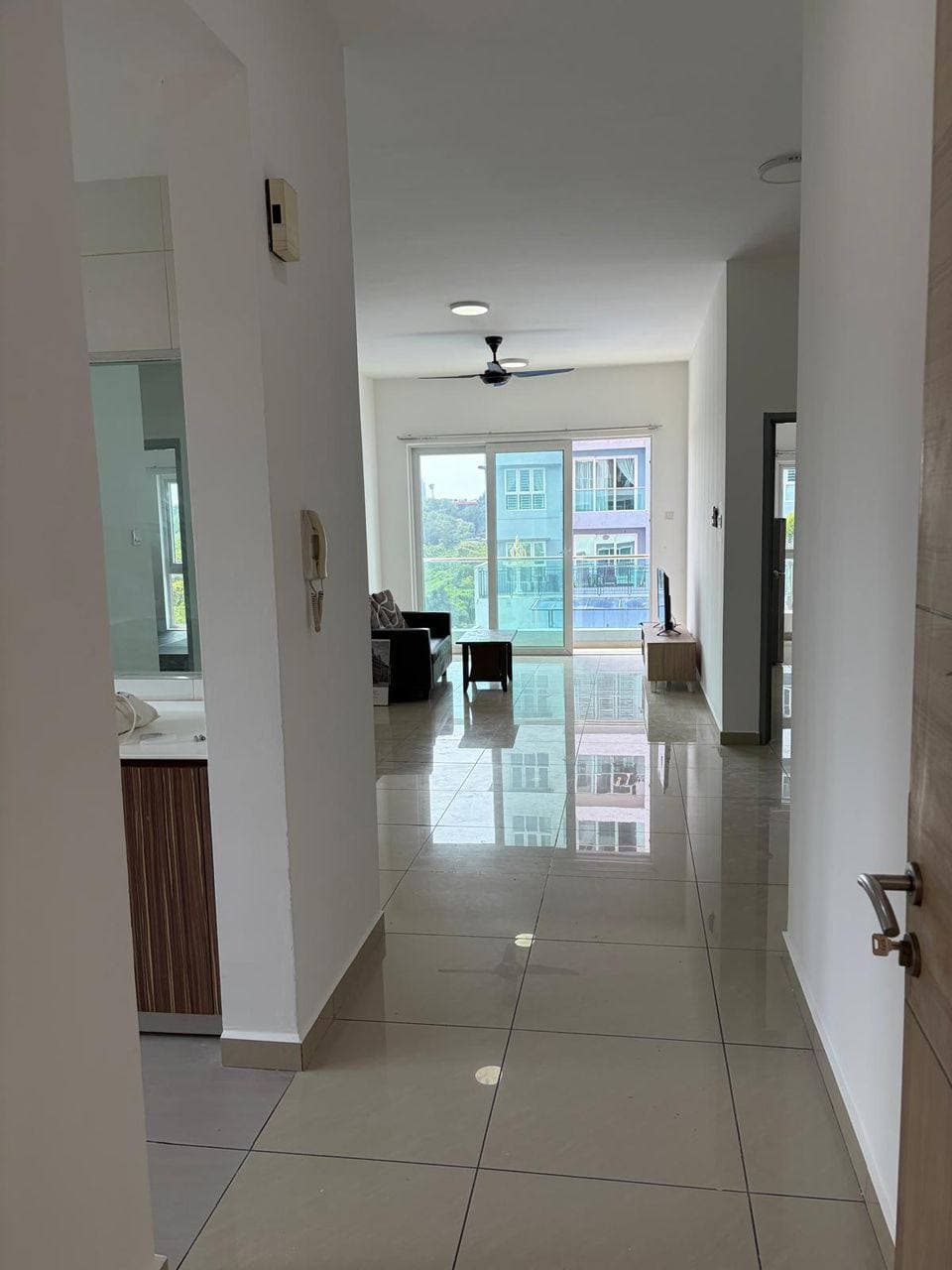 Season Luxury Apartment Larkin 2
