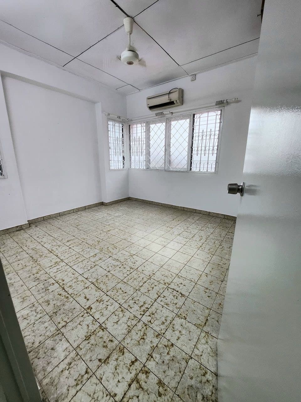 Double Storey Semi-D Taman Pelangi 8