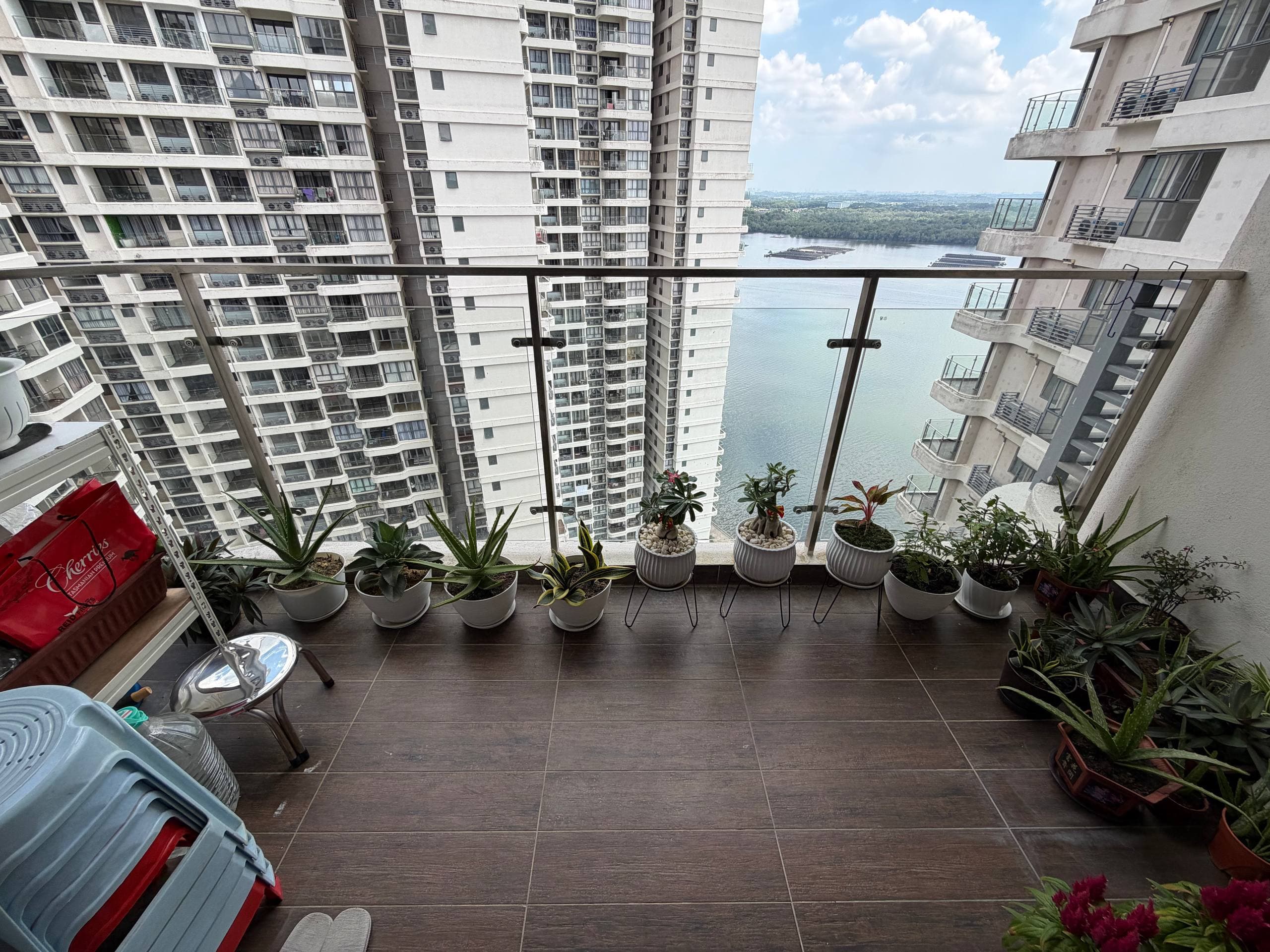 Condo Danga Bay 5