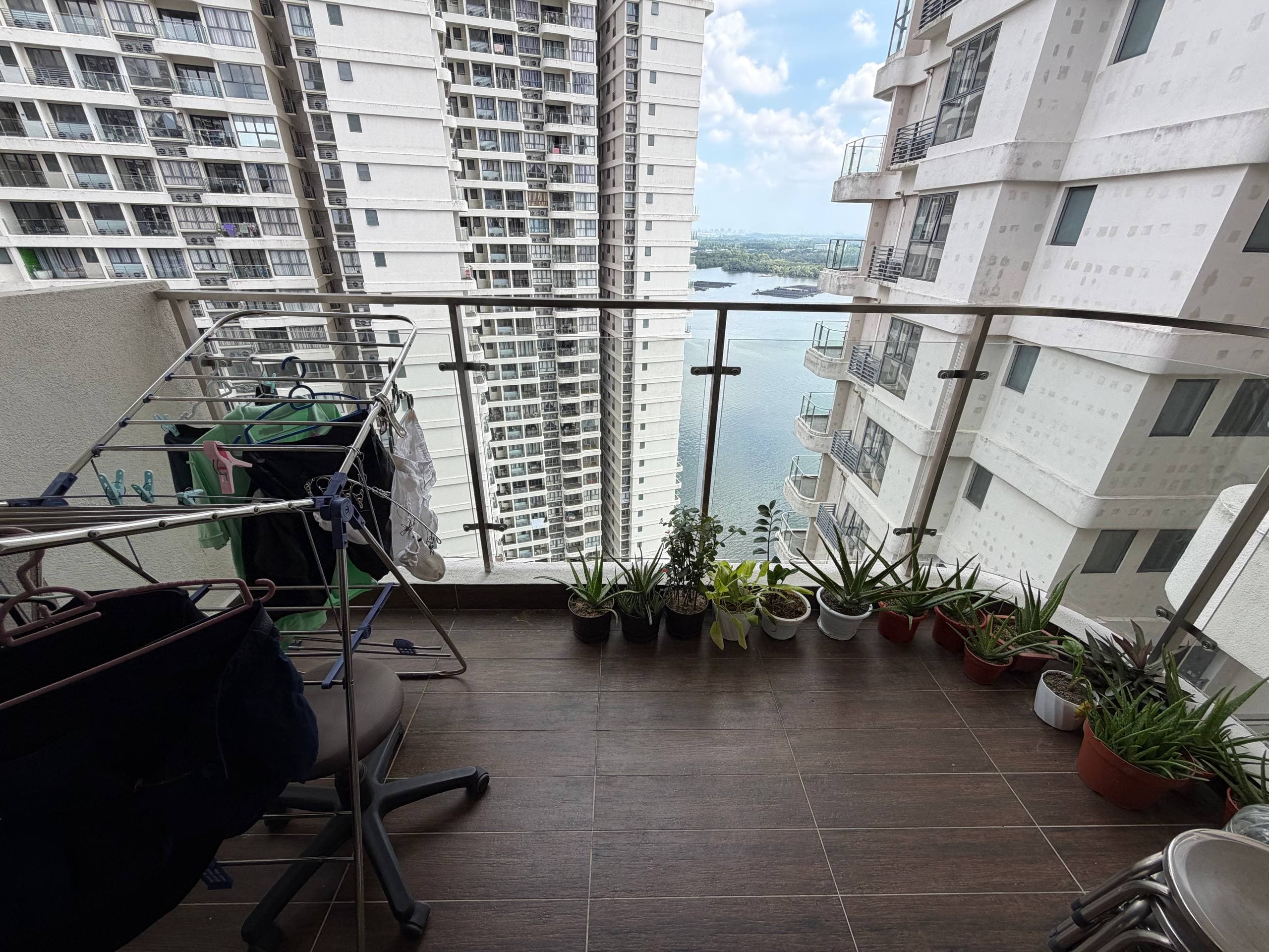 Condo Danga Bay 16