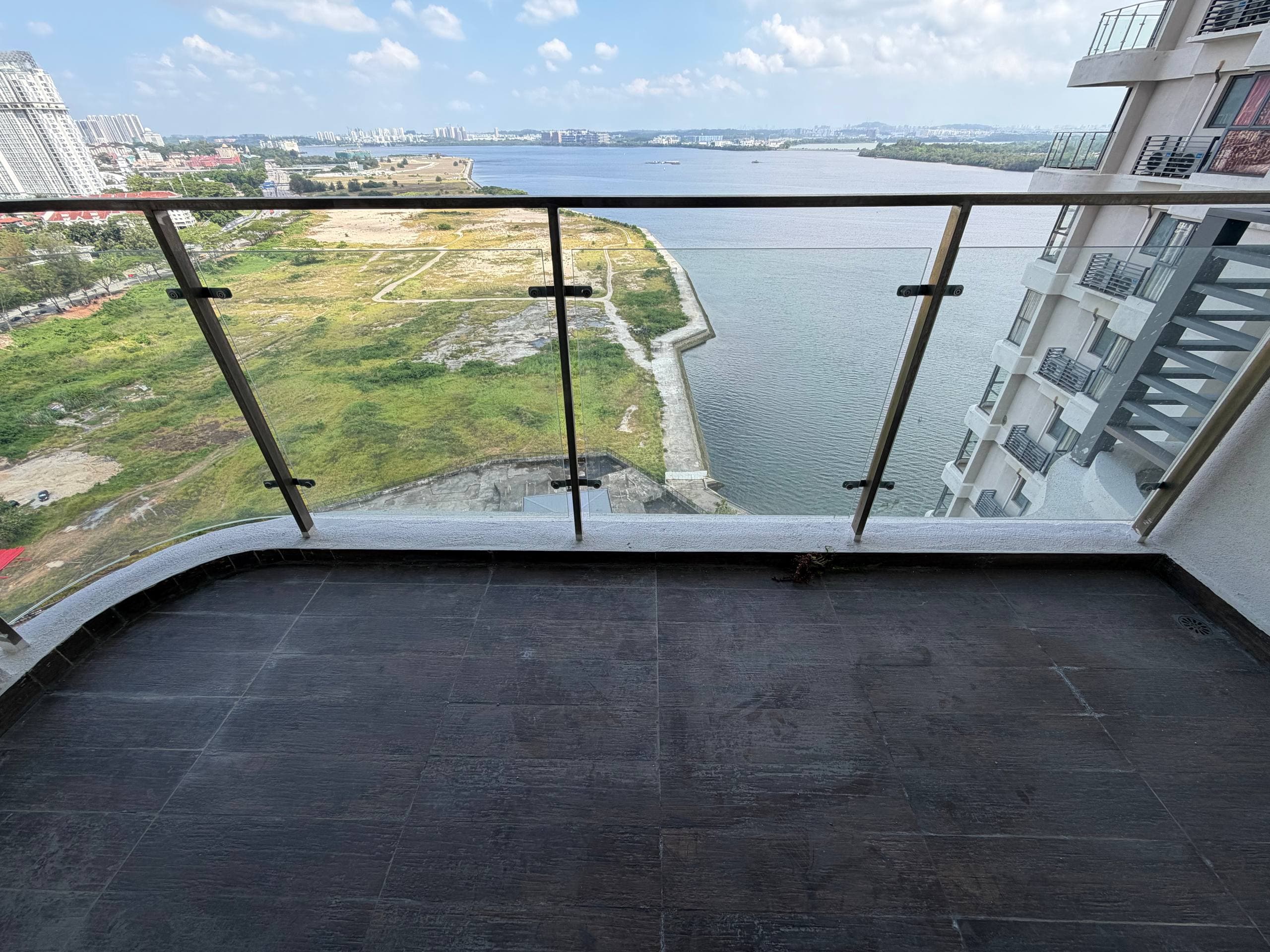 Condo Country Garden Danga Bay – Amberside 2