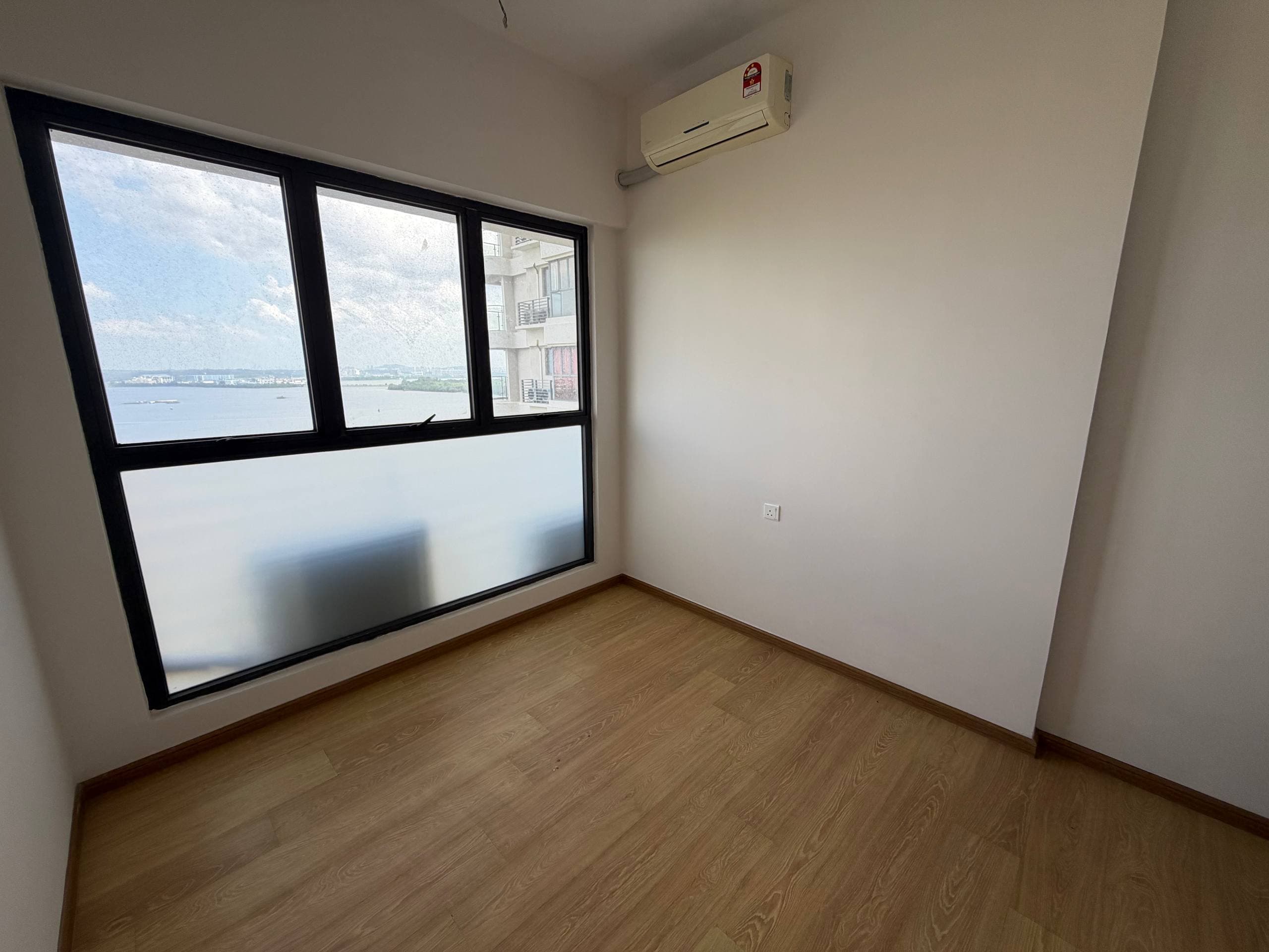 Condo Country Garden Danga Bay – Amberside 14