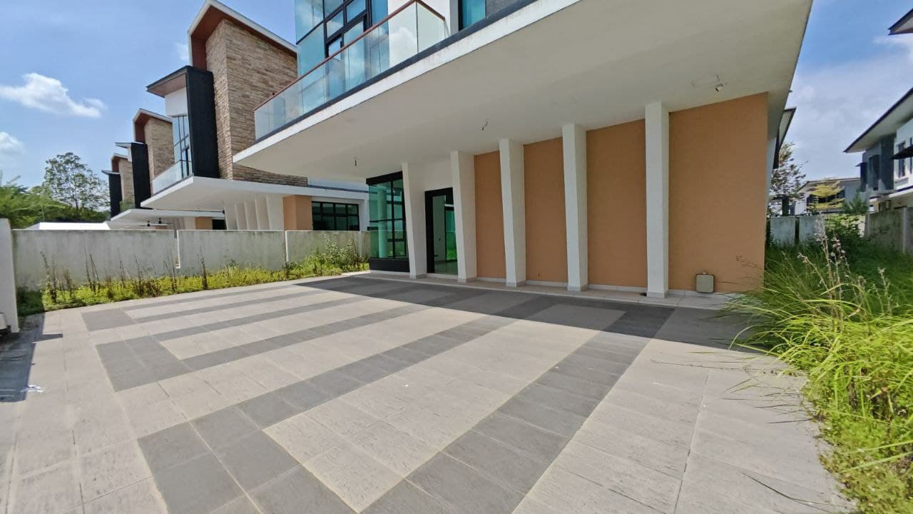 1 Storey Super Luxury Bungalow Ledang Heights 2