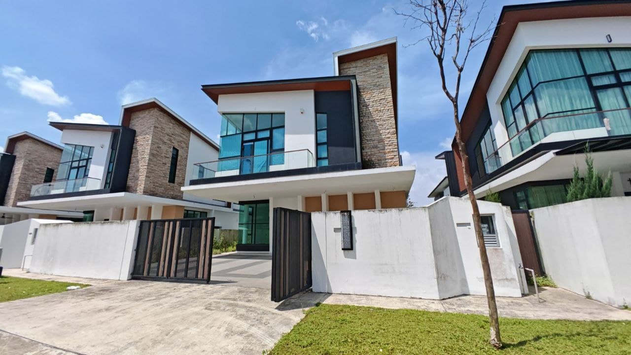 1 Storey Super Luxury Bungalow Ledang Heights – photo 1