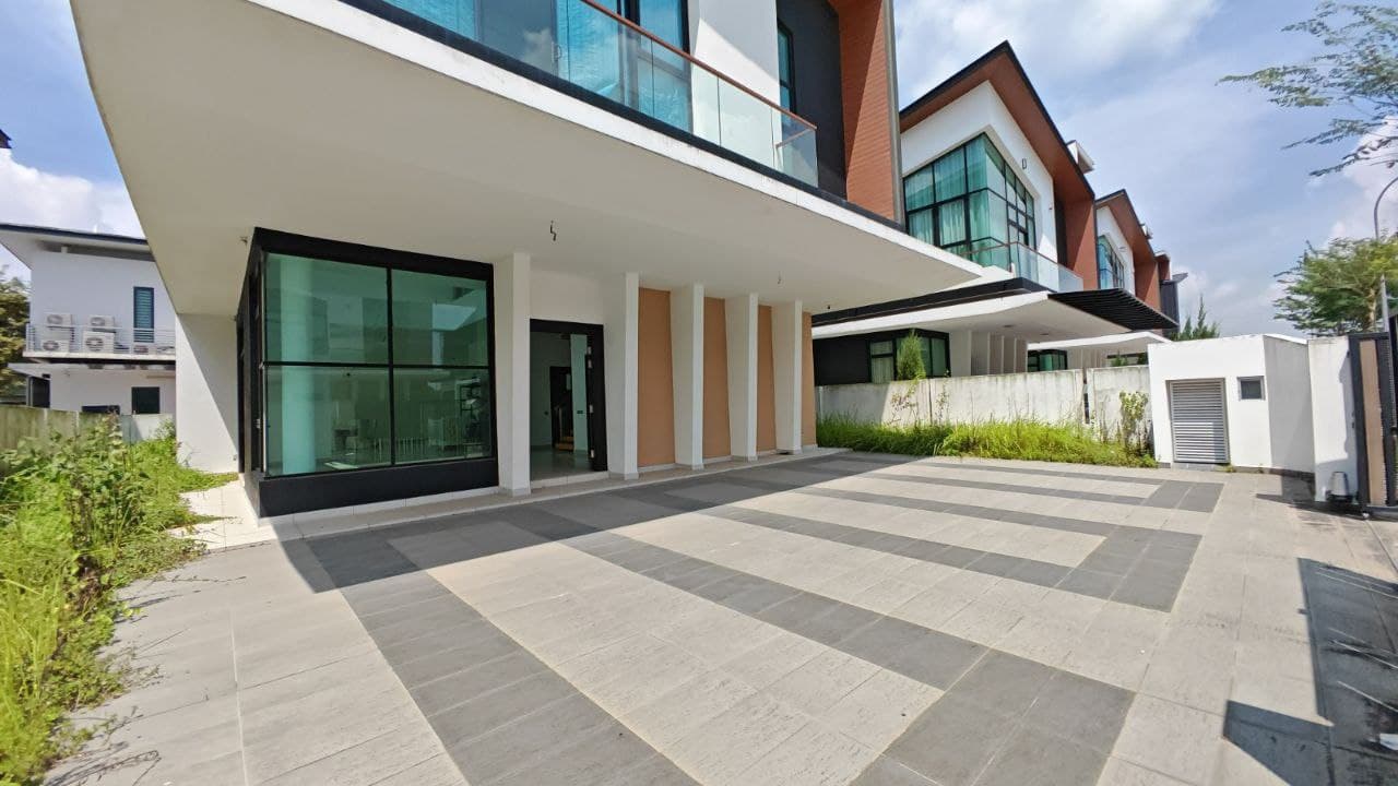 1 Storey Super Luxury Bungalow Ledang Heights 15