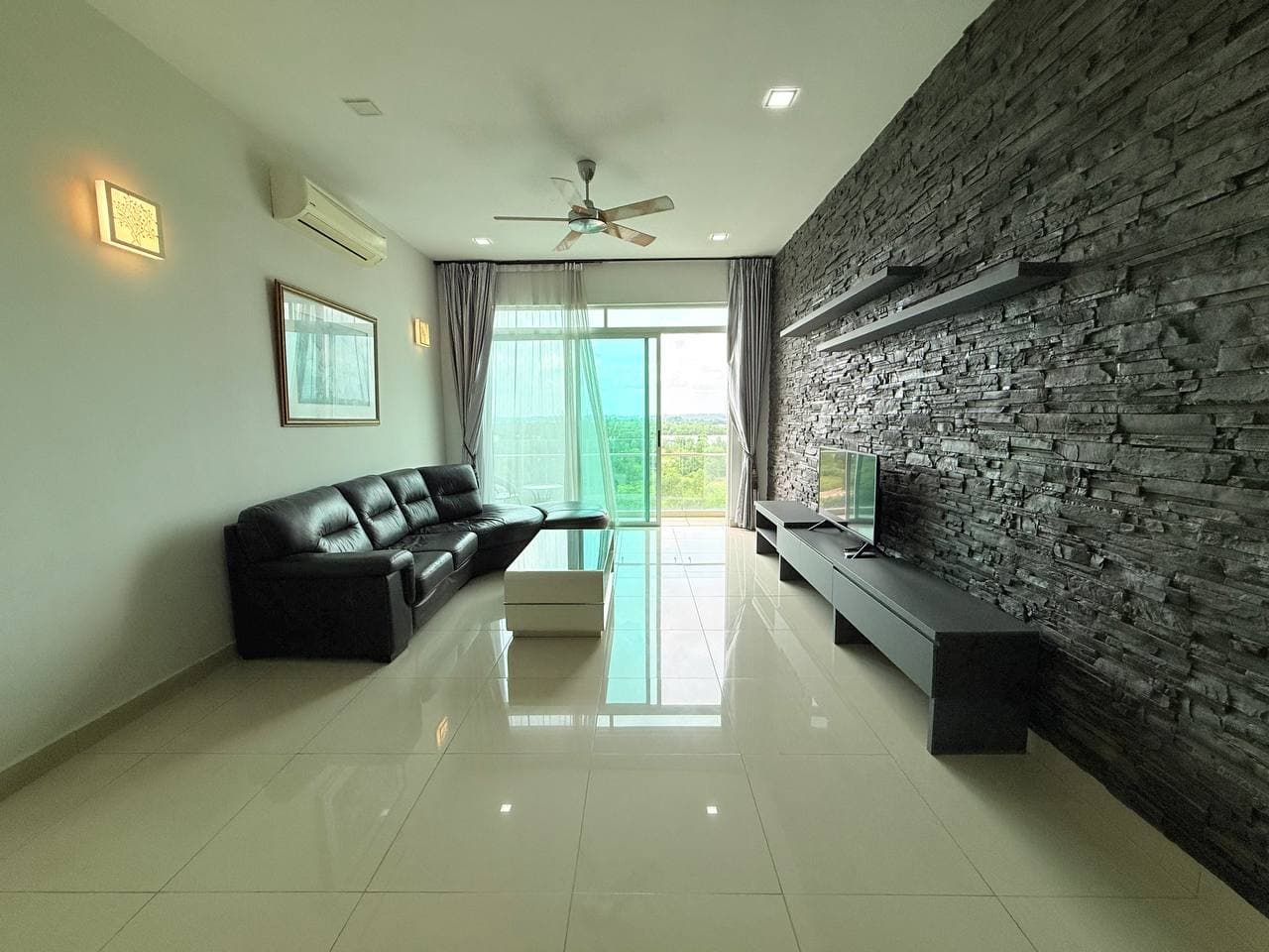 Dual Key Unit Danga Bay – photo 1