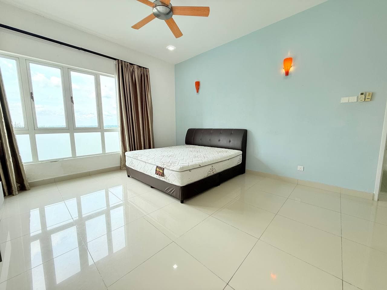 Dual Key Unit Danga Bay 14