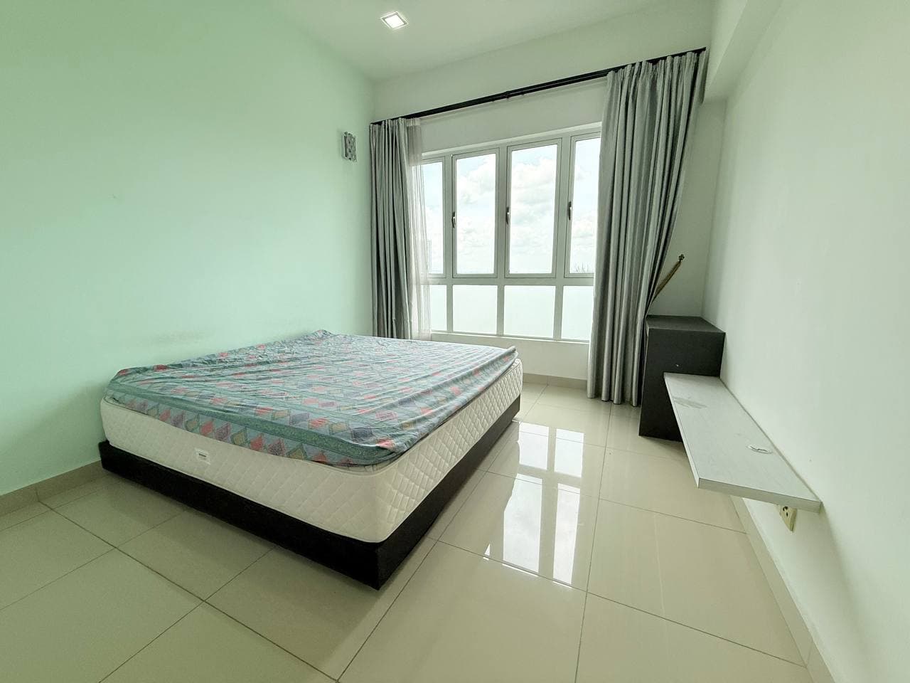 Dual Key Unit Danga Bay 17